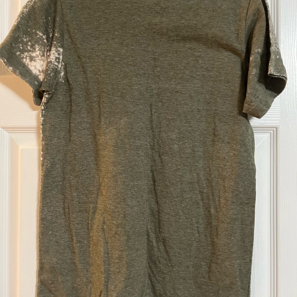 Graphic T-Shirt with Red and Camo Rolling Stones Design - Picture 2 of 2
